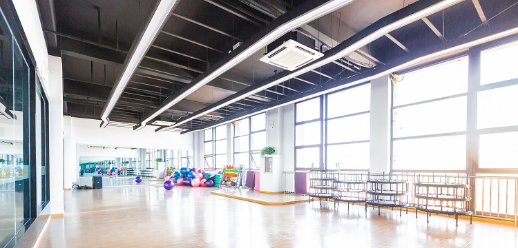 工廠監控壞了，導致線路中零線帶電，交流充電樁不能使用，請問如何判斷??電車的家用充電樁和隨車充電氣結構工作原理是一樣的么 